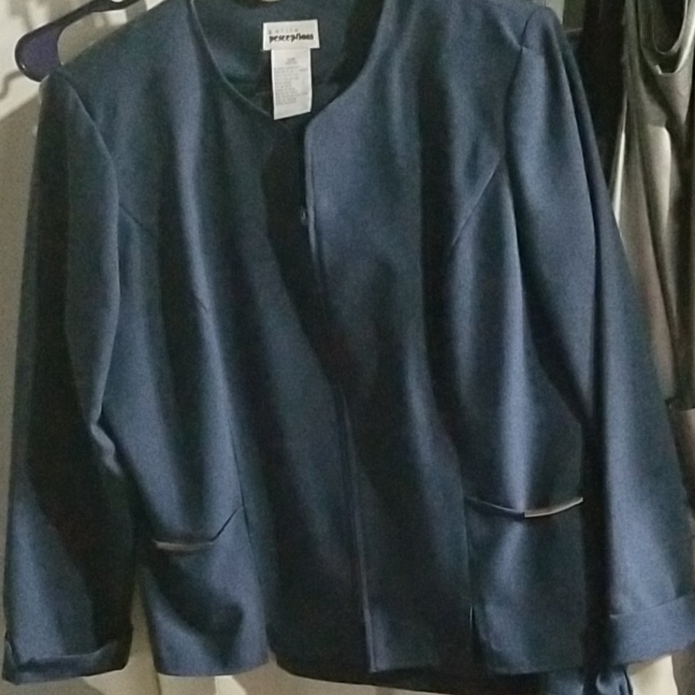 Pants suit